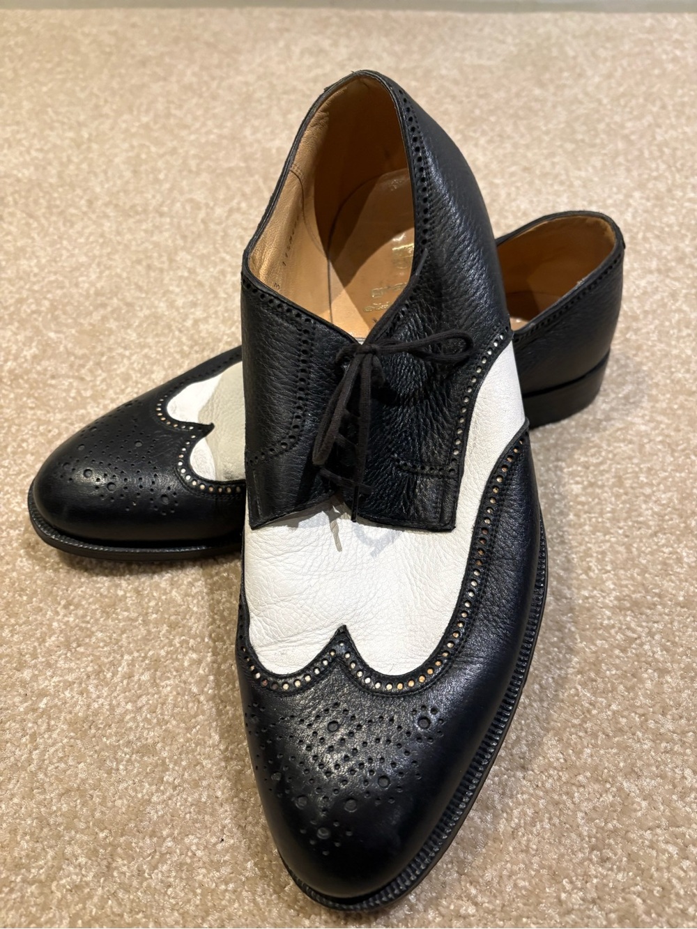 GRAVATI Men's Black and White Wingtip Derby Shoes